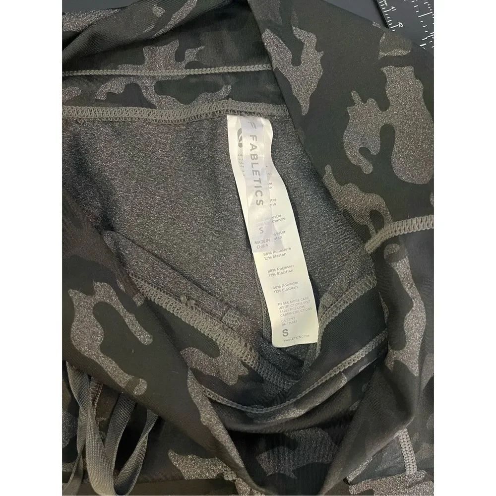 Fabletics camo jogger pants - Picture 6 of 7